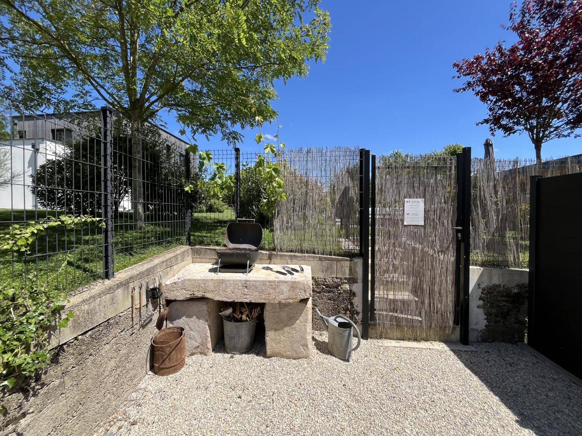 Appart-Hotel N 4 Calme Avec Terrasse, Wi-Fi Haut Debit, Petit-Dejeuner, Room-Service Et Parking Prive Chouzelot Exterior foto